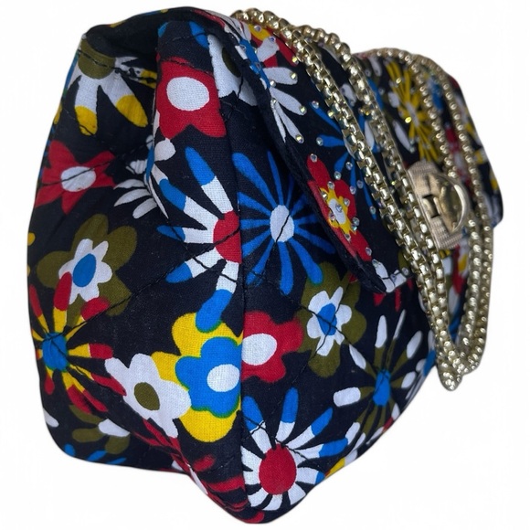 Floral Chic Quilted Shoulder Bag – Elegant & Stylish with Chain Strap - Picture 3 of 4